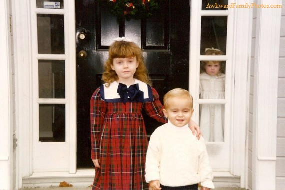 38 Hilariously Bad Family Photos That Will Make Yours Look