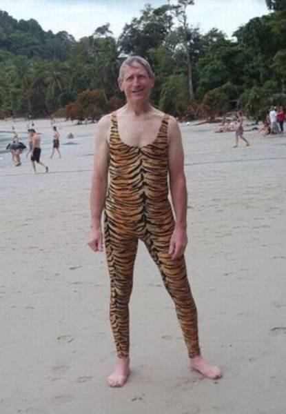 Baju renang aneh