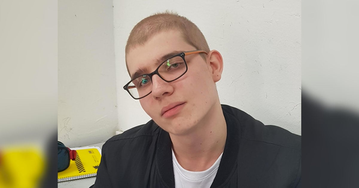 Reddit Refuses to Roast Troubled Teenager | 22 Words
