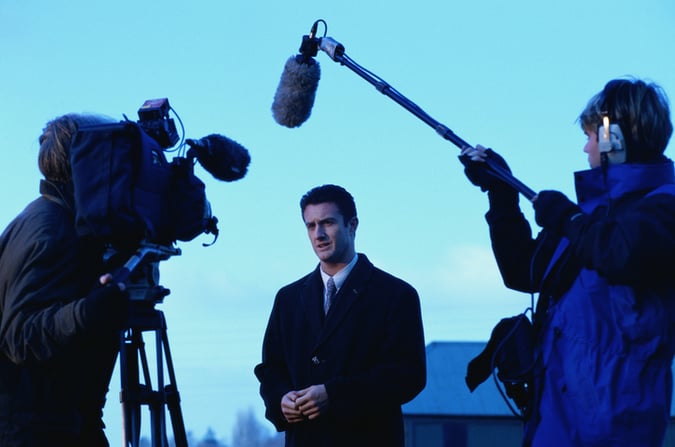 Golden Retriever Hilariously Interrupts Weatherman S Live Forecast 22w