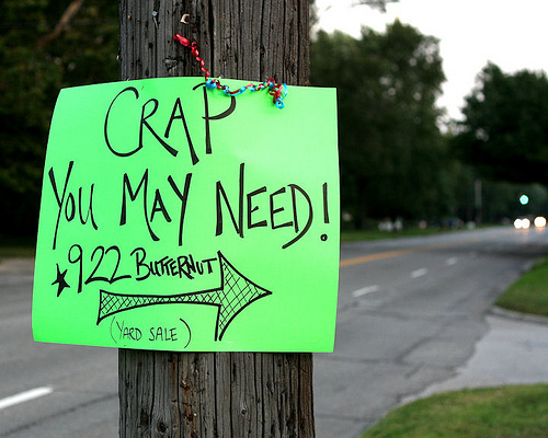 35 Hilarious Garage Sale Signs That Will Surely Lure You In To Buy