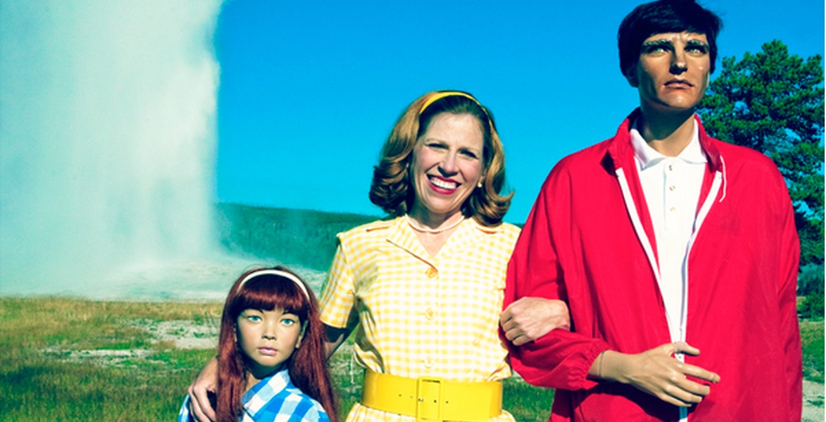 Single woman spends 14 years with mannequin family to make a point [17 pictures]